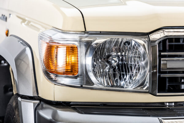 ランドクルーザー70 5ドア 4.0 4WD