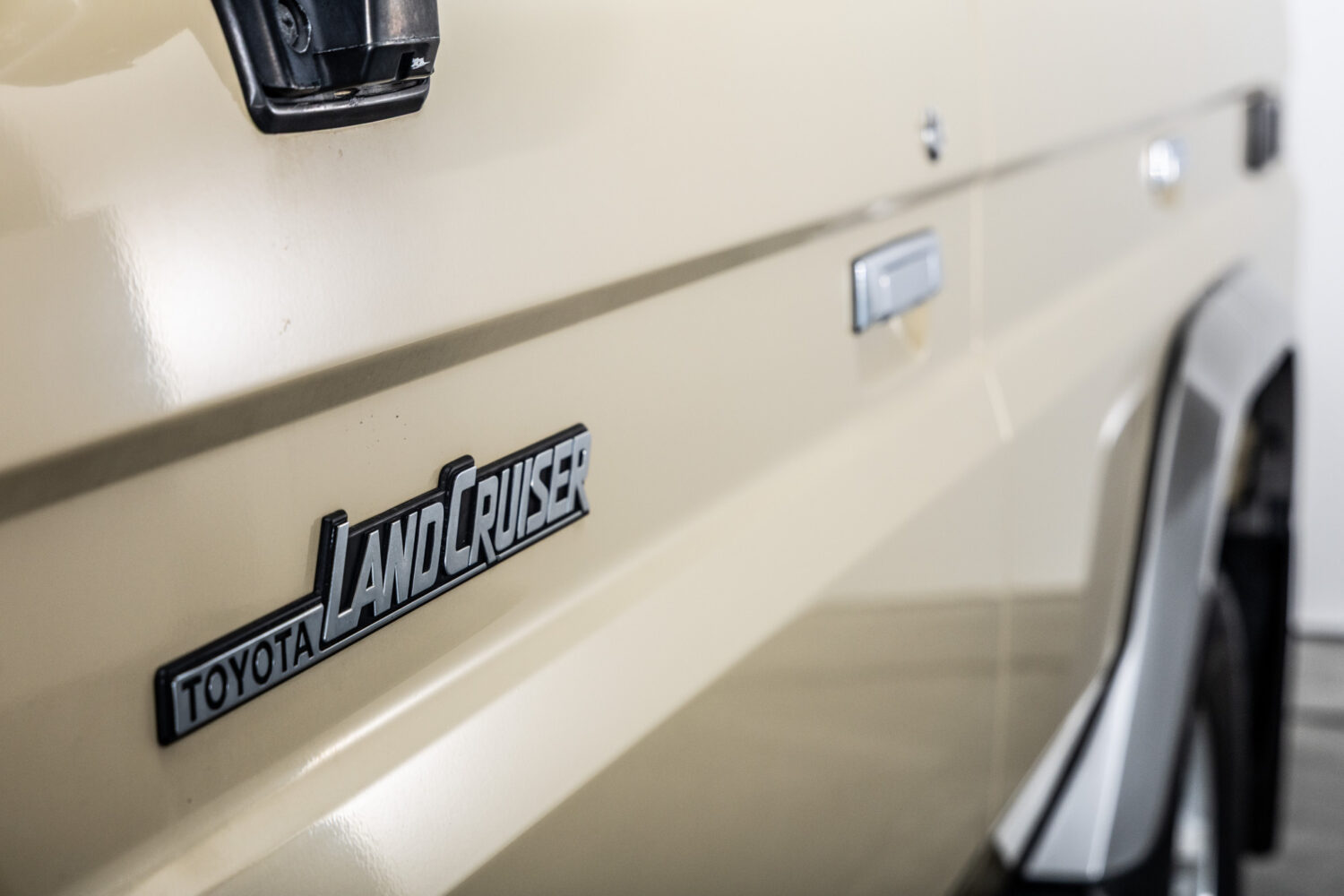 ランドクルーザー70 5ドア 4.0 4WD