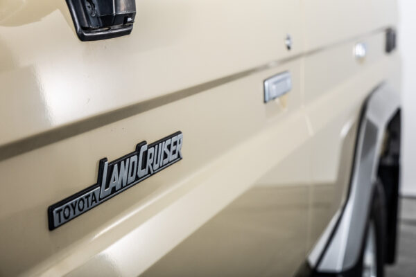 ランドクルーザー70 5ドア 4.0 4WD