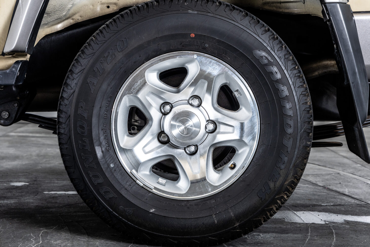 ランドクルーザー70 5ドア 4.0 4WD