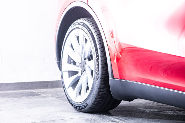 モデルY LAUNCH SERIES デュアルモーター AWD ロングレンジ 4WD