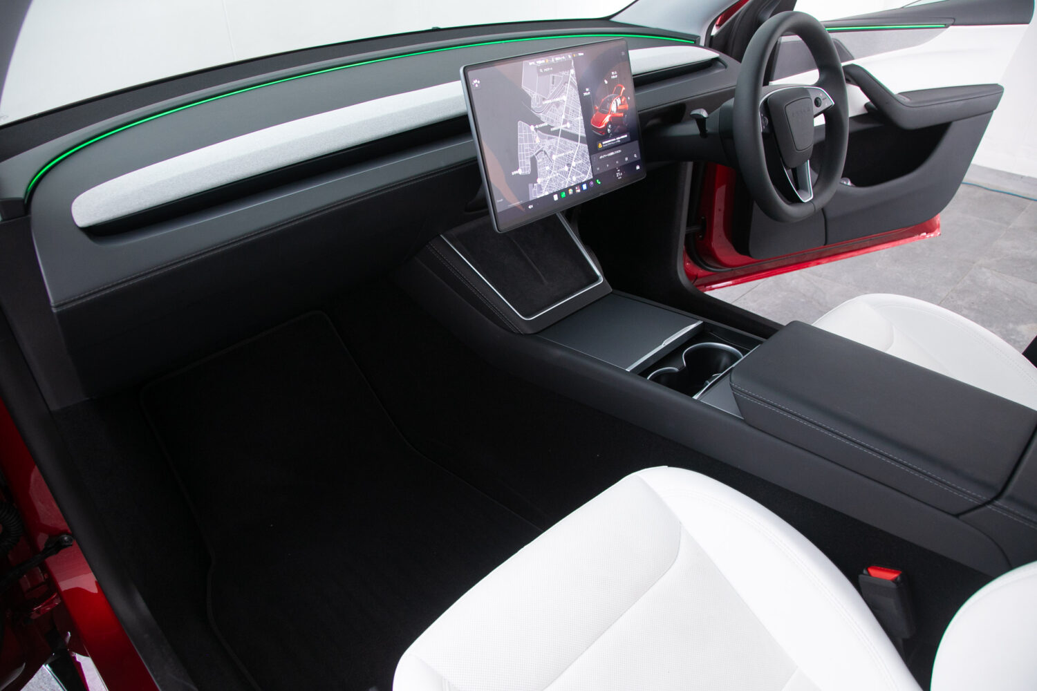 モデルY LAUNCH SERIES デュアルモーター AWD ロングレンジ 4WD