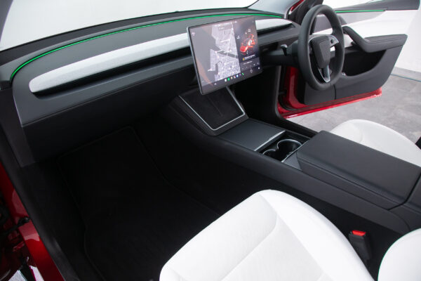 モデルY LAUNCH SERIES デュアルモーター AWD ロングレンジ 4WD