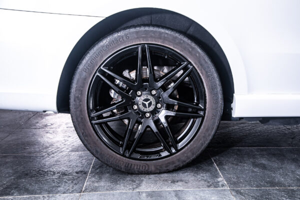 V220d アバンギャルド エクストラロング ブラックスイート