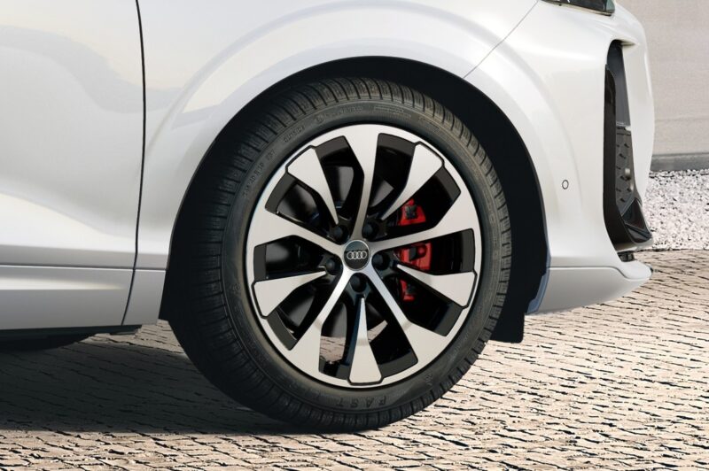 フルモデルチェンジ　アウディQ3シリーズ　マットやローンチエディションも登場
