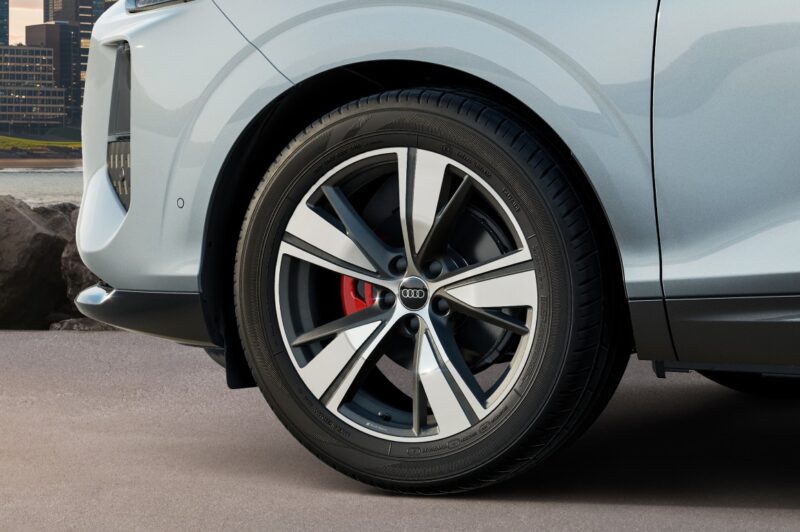 フルモデルチェンジ　アウディQ3シリーズ　マットやローンチエディションも登場
