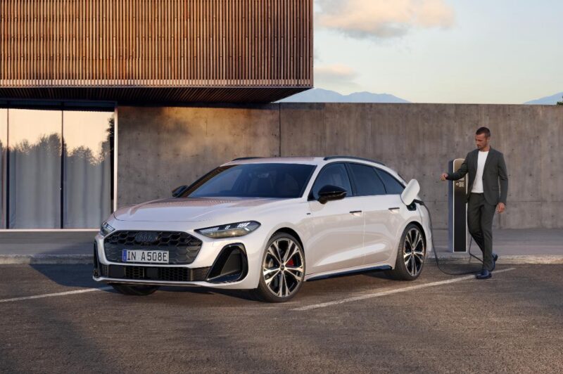 EV走行換算距離100km超　初のPHEVモデルが登場　アウディA5/A5アバント