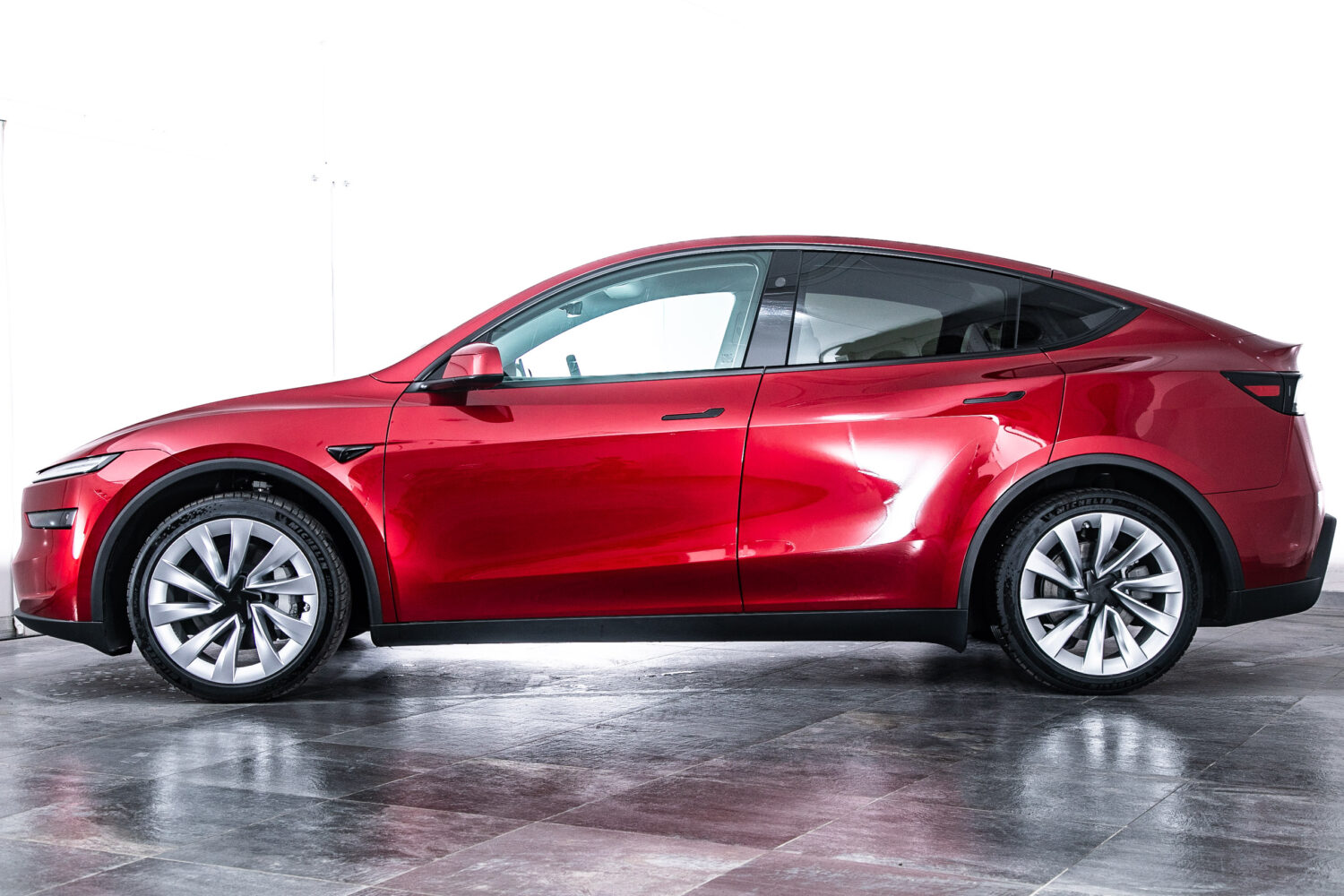 モデルY LAUNCH SERIES デュアルモーター AWD ロングレンジ 4WD