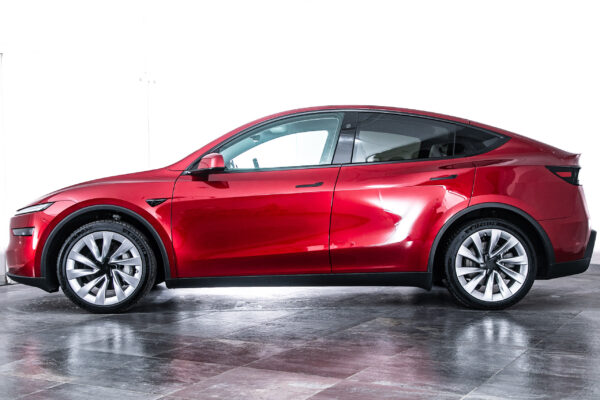 モデルY LAUNCH SERIES デュアルモーター AWD ロングレンジ 4WD