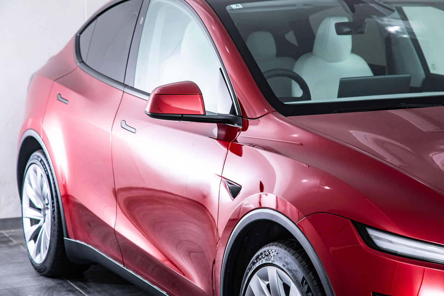 モデルY LAUNCH SERIES デュアルモーター AWD ロングレンジ 4WD