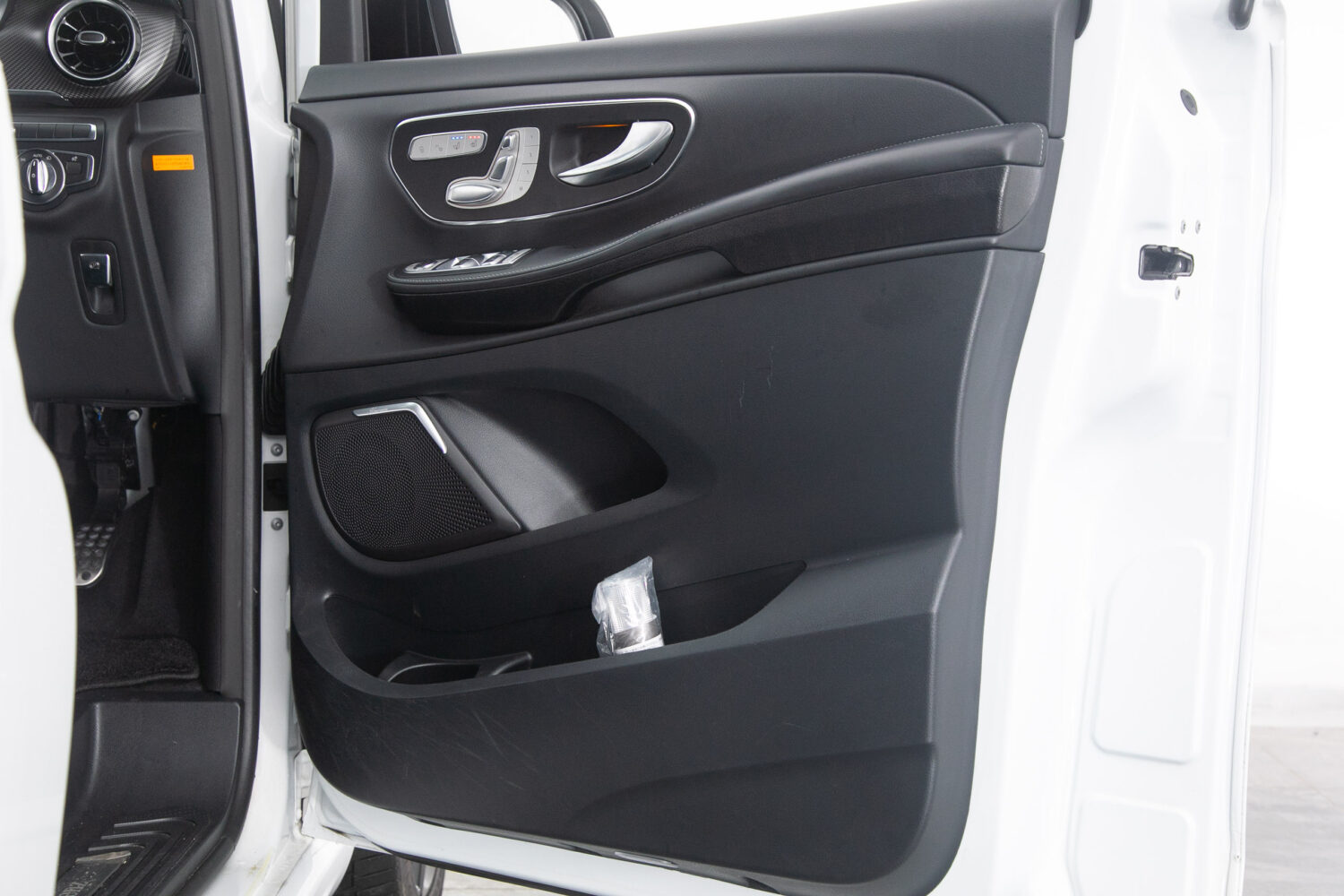 V220d アバンギャルド エクストラロング ブラックスイート