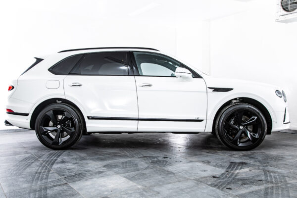 ベンテイガ V8 4WD