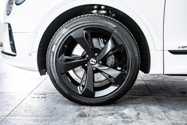 ベンテイガ V8 4WD