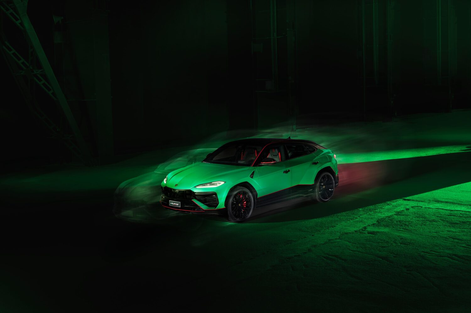 最も​特別な​スーパーSUV ランボルギーニ・ウルスSE テットネロ