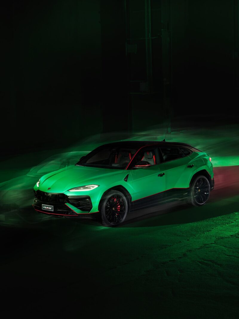 最も​特別な​スーパーSUV　ランボルギーニ・ウルスSE テットネロ・カプセル
