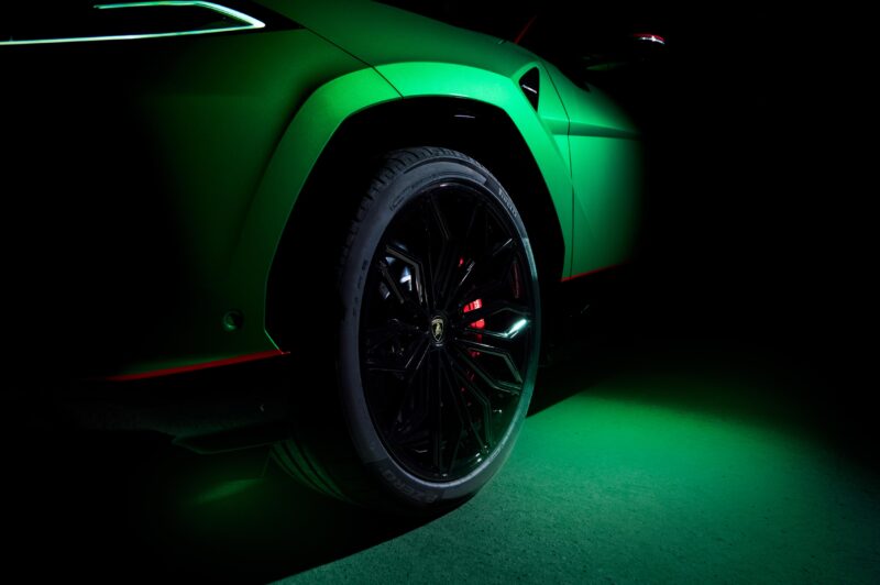 最も​特別な​スーパーSUV　ランボルギーニ・ウルスSE テットネロ・カプセル