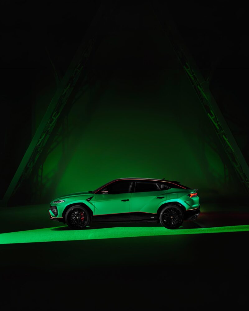 最も​特別な​スーパーSUV　ランボルギーニ・ウルスSE テットネロ・カプセル