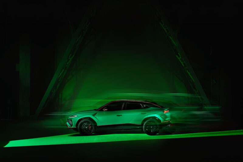 最も​特別な​スーパーSUV　ランボルギーニ・ウルスSE テットネロ・カプセル