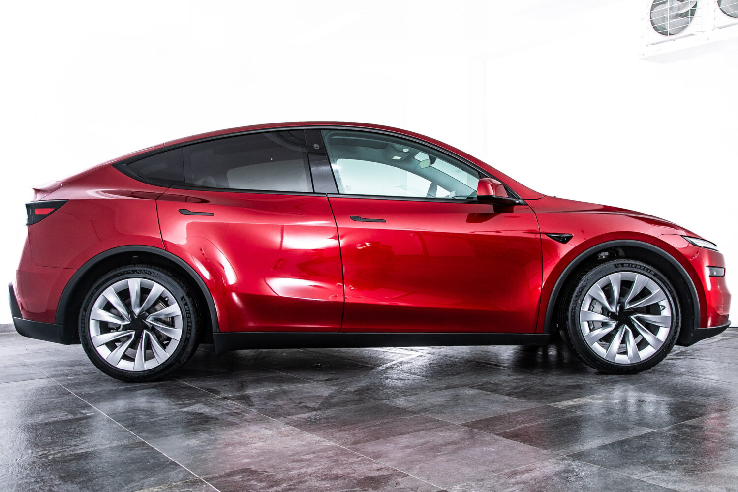 モデルY LAUNCH SERIES デュアルモーター AWD ロングレンジ 4WD
