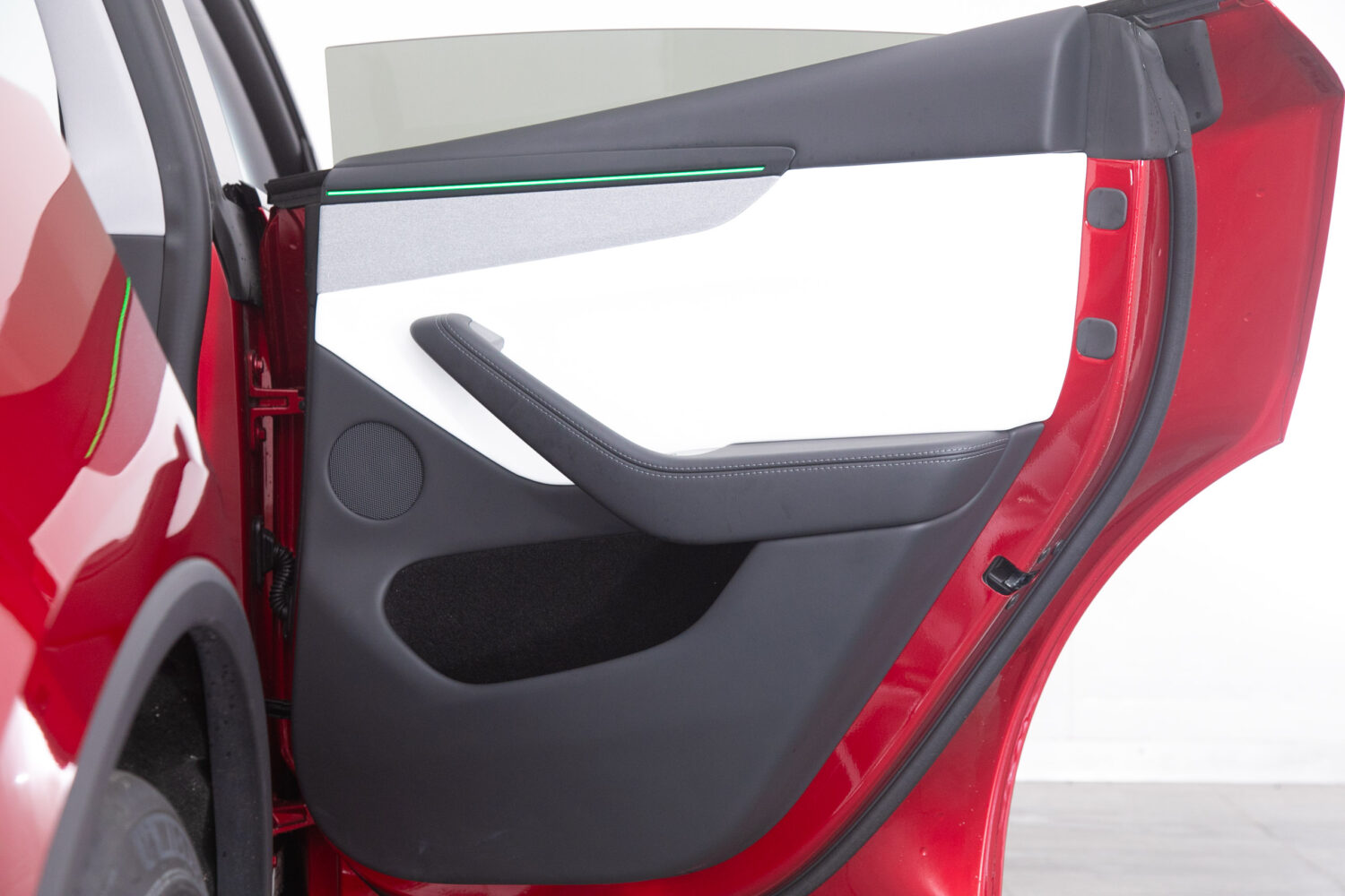 モデルY LAUNCH SERIES デュアルモーター AWD ロングレンジ 4WD