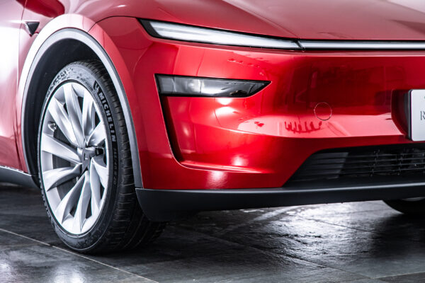 モデルY LAUNCH SERIES デュアルモーター AWD ロングレンジ 4WD