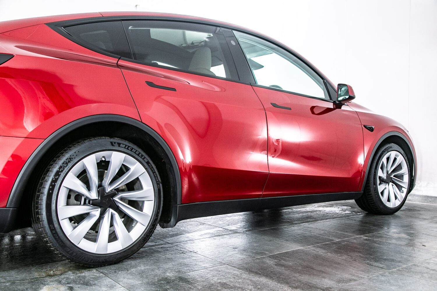 モデルY LAUNCH SERIES デュアルモーター AWD ロングレンジ 4WD