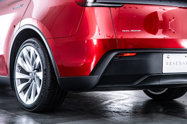 モデルY LAUNCH SERIES デュアルモーター AWD ロングレンジ 4WD