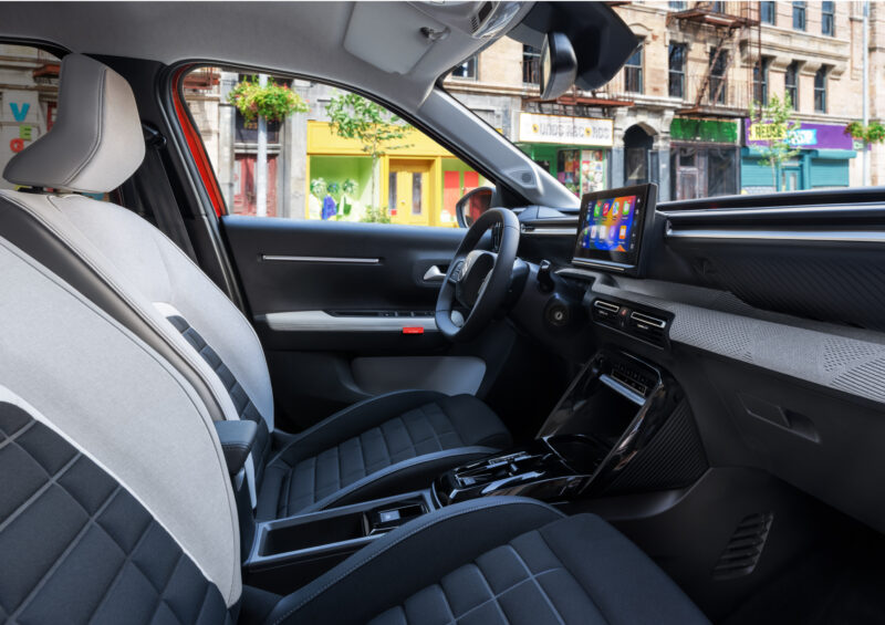 ブランド最新の電気自動車　シトロエン ë-C3　高い充電利便性を実現