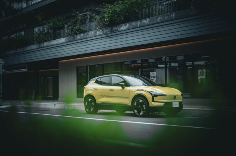 ボルボ・EX30(2024)ミニマリズムと電気が出会った答え