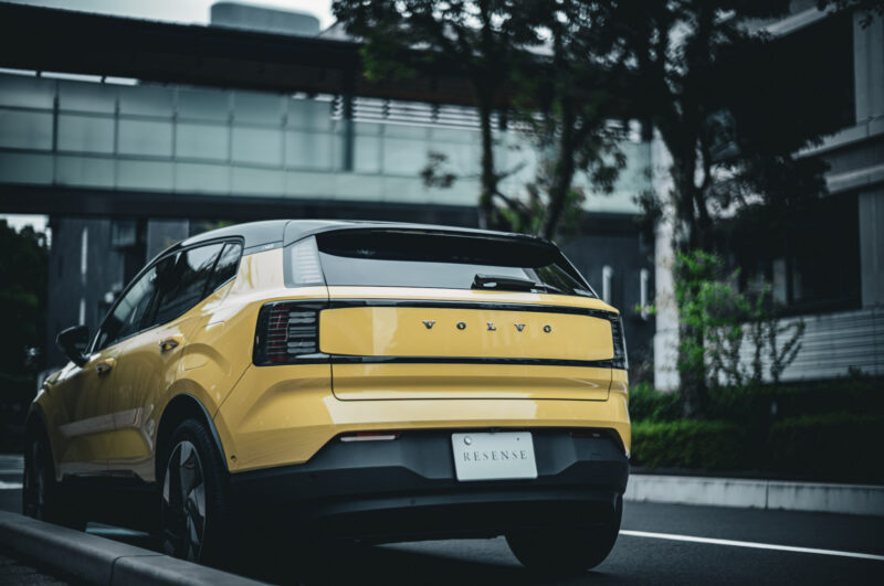 ボルボ・EX30（2024）ミニマリズムと電気が出会った答え