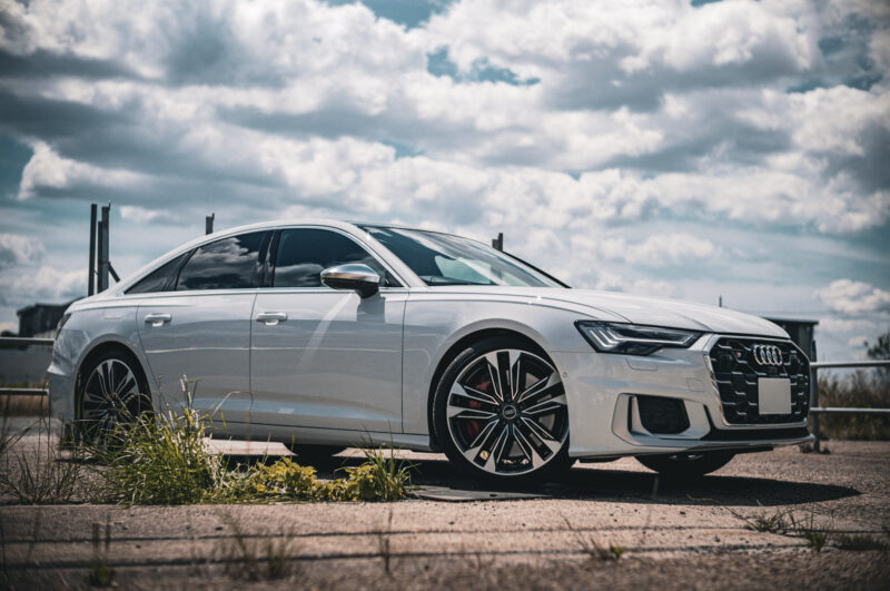 アウディ・S6(2025)控えめで過激という矛盾を楽しむ