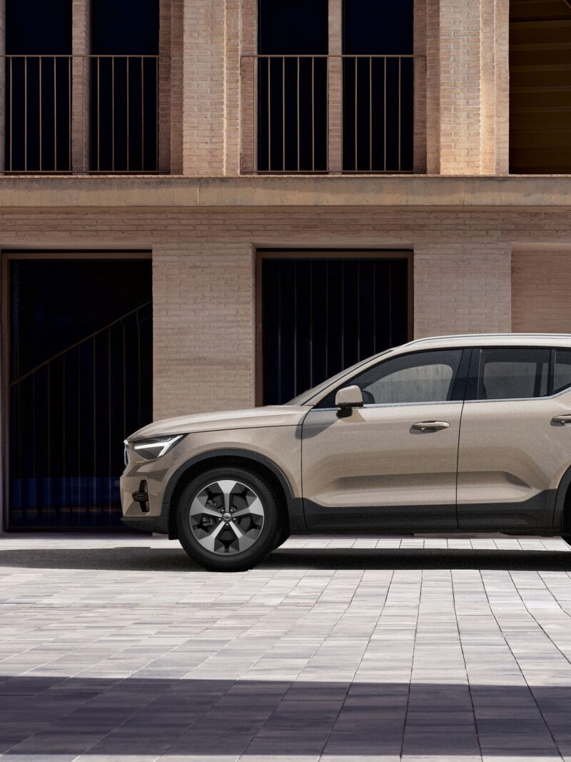 ボルボXC40に特別仕様車　電動パノラマ・ガラス・サンルーフを標準装備