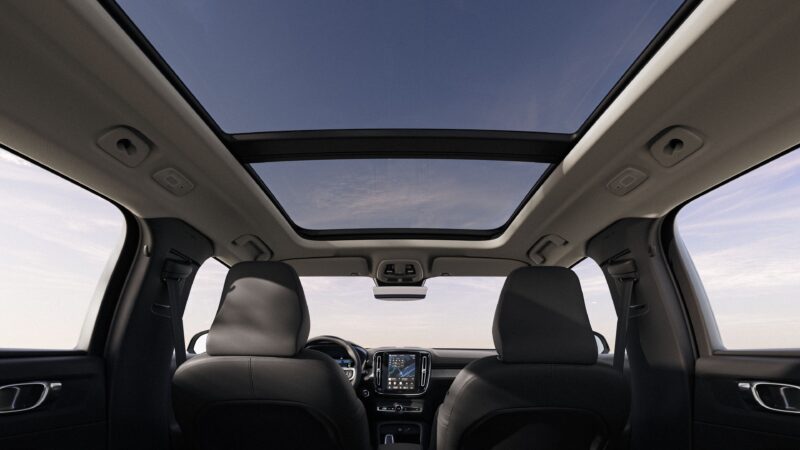 ボルボXC40に特別仕様車 電動パノラマ・ガラス・サンルーフを標準装備