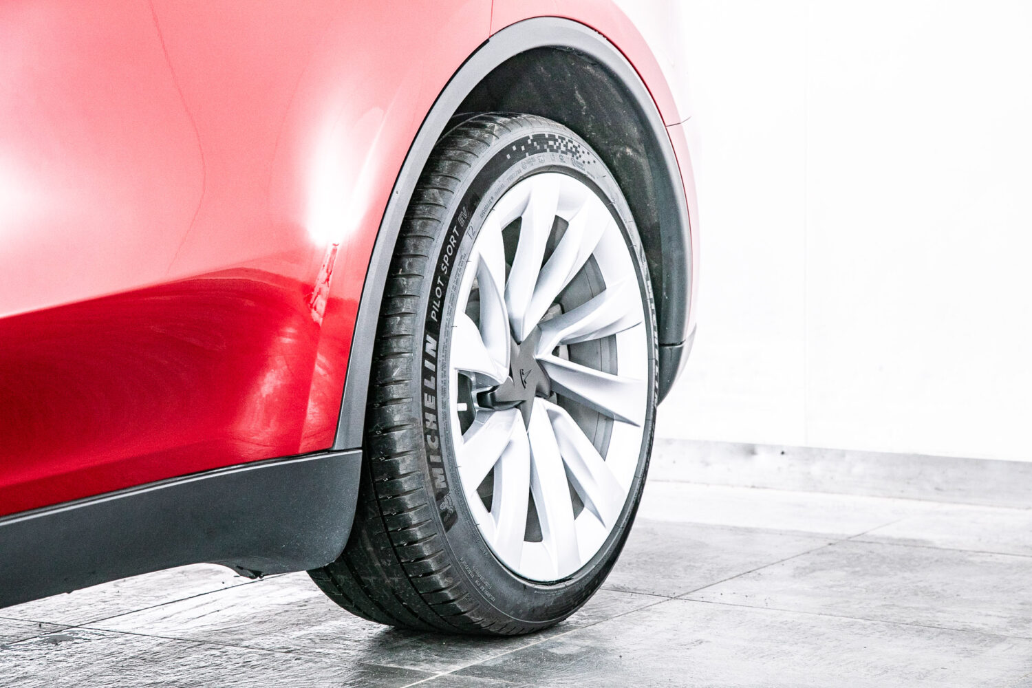 モデルY LAUNCH SERIES デュアルモーター AWD ロングレンジ 4WD