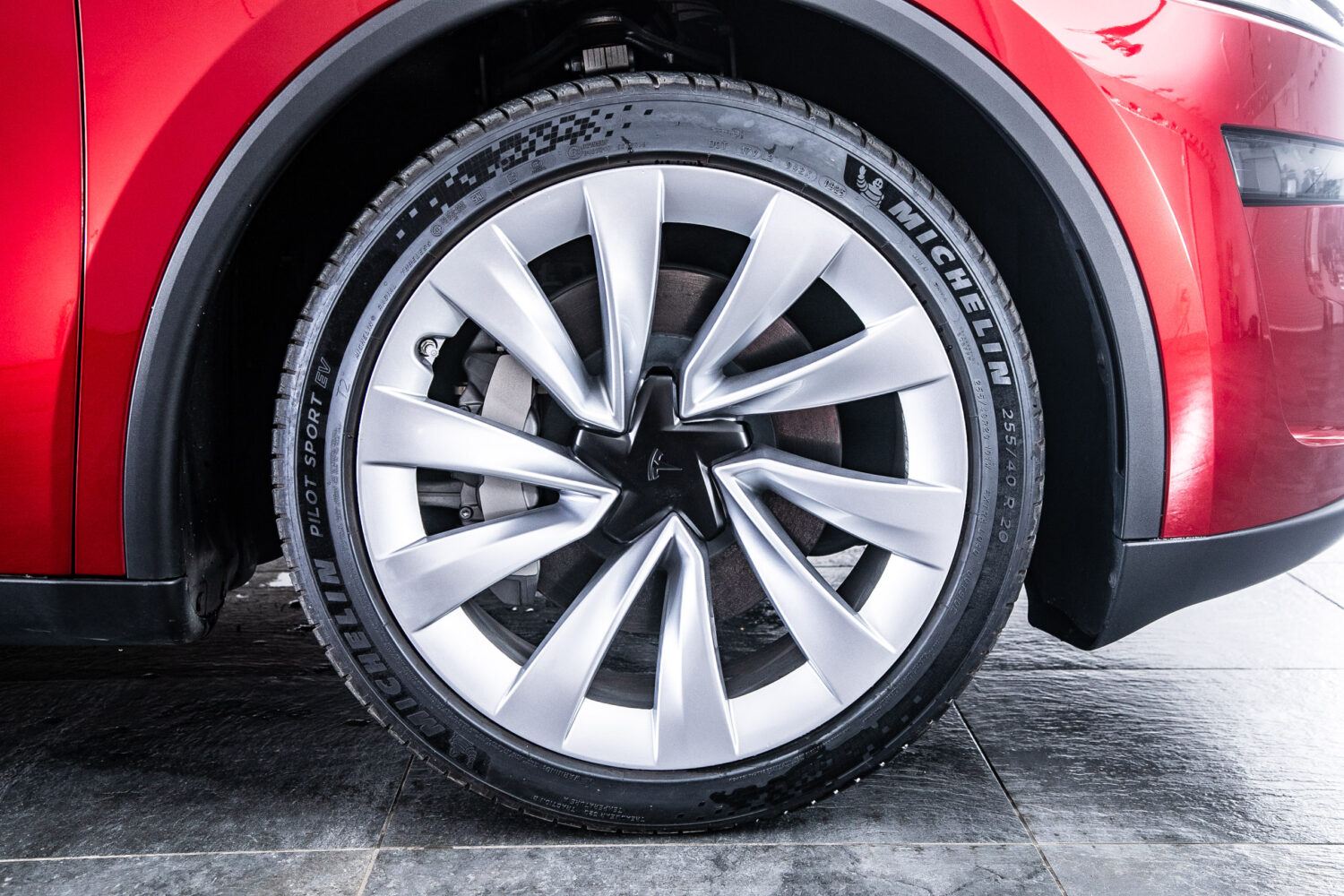 モデルY LAUNCH SERIES デュアルモーター AWD ロングレンジ 4WD