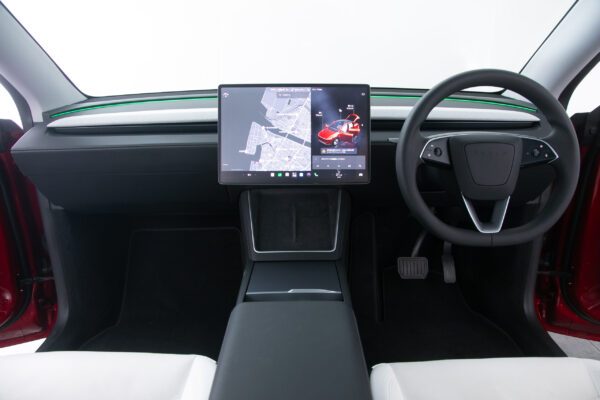 モデルY LAUNCH SERIES デュアルモーター AWD ロングレンジ 4WD
