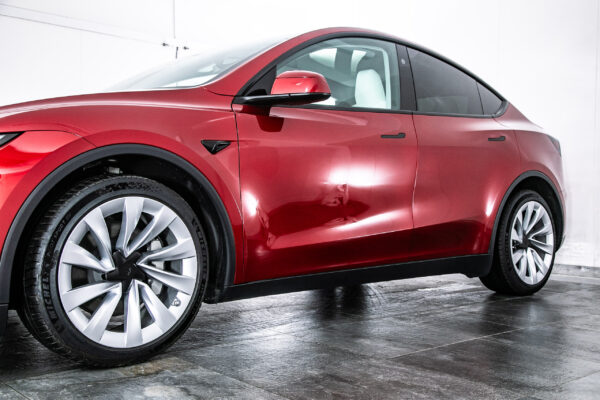 モデルY LAUNCH SERIES デュアルモーター AWD ロングレンジ 4WD