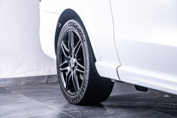V220d アバンギャルド エクストラロング ブラックスイート