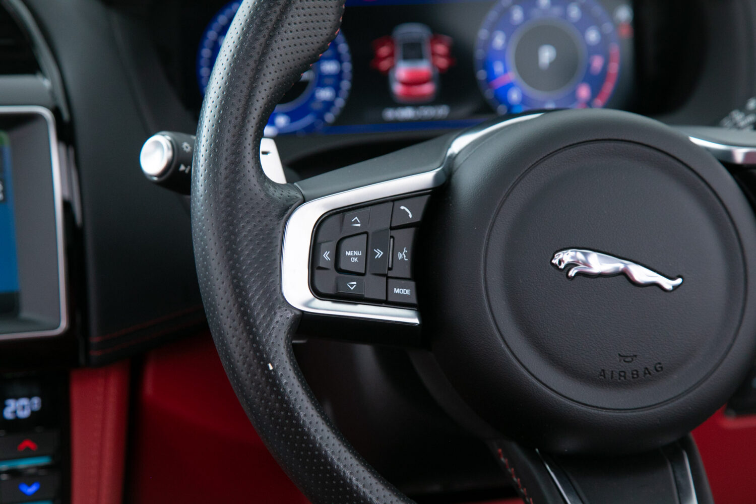 Fペイス SVR 5.0L P550 4WD