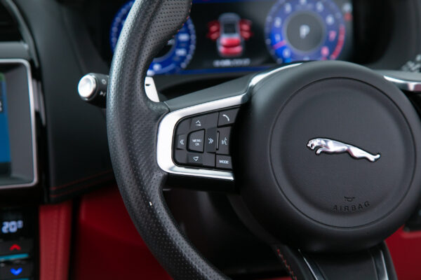 Fペイス SVR 5.0L P550 4WD