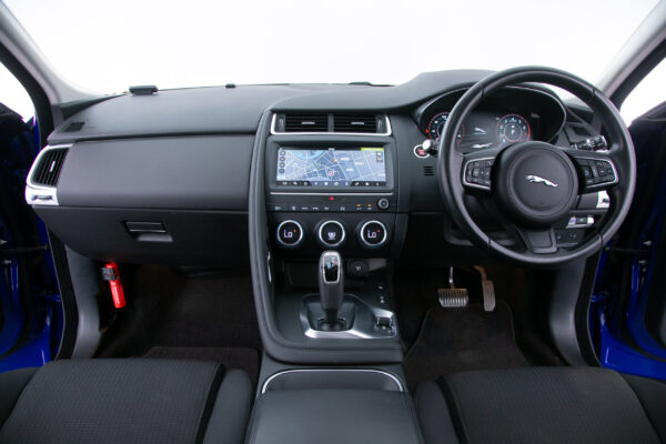 Eペイス 2.0L P200 4WD