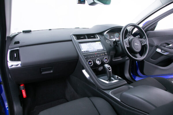 Eペイス 2.0L P200 4WD