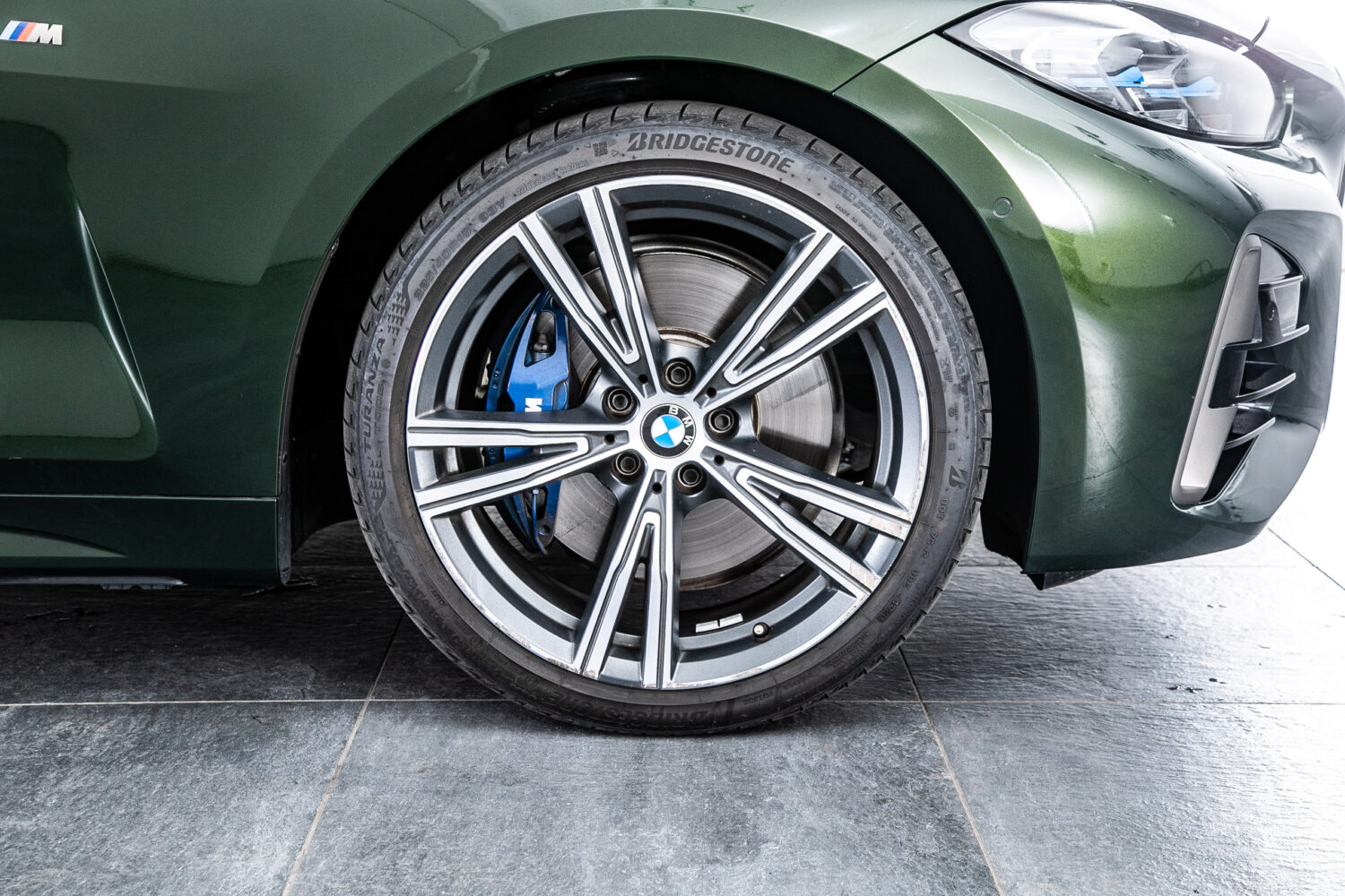 4シリーズカブリオレM440i xドライブ 4WD