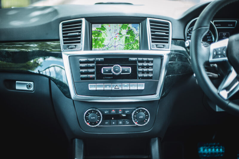 メルセデス・ベンツ・ML350(2013)走行距離2000kmの”伸び代”