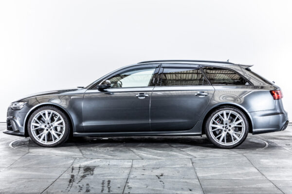 RS6アバント パフォーマンス 4WD