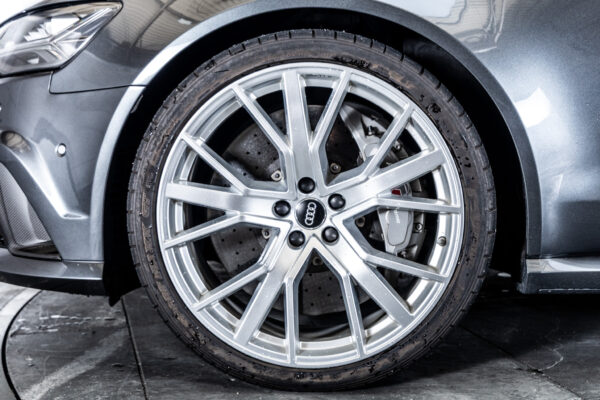 RS6アバント パフォーマンス 4WD