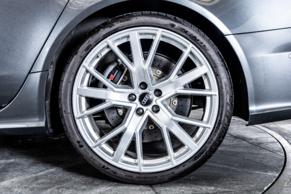 RS6アバント パフォーマンス 4WD
