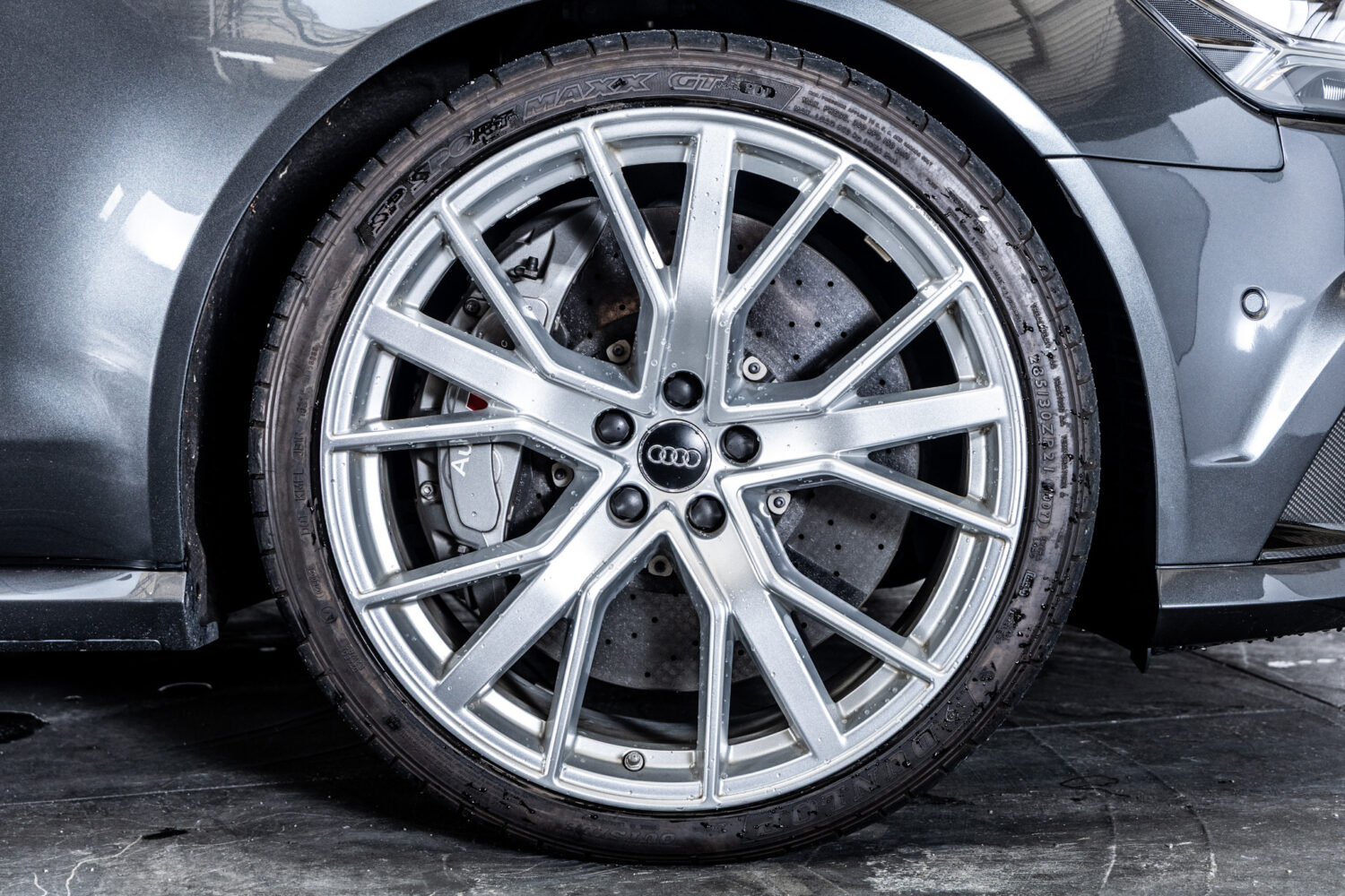 RS6アバント パフォーマンス 4WD