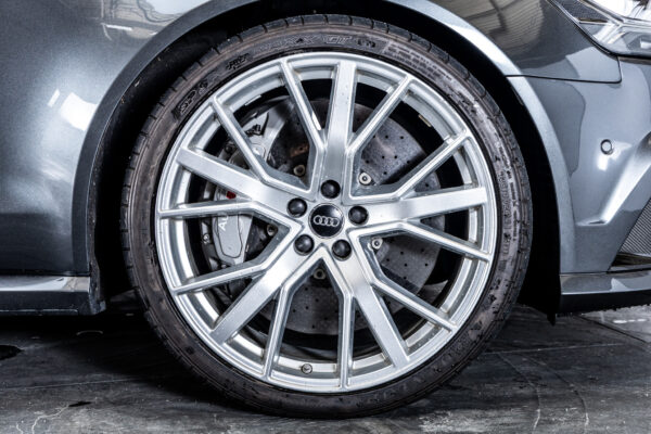 RS6アバント パフォーマンス 4WD