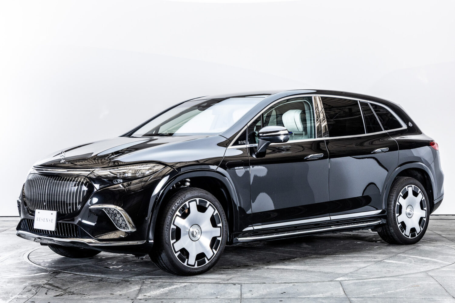 EQS SUV 680ファーストクラスPKG 4WD 左H
